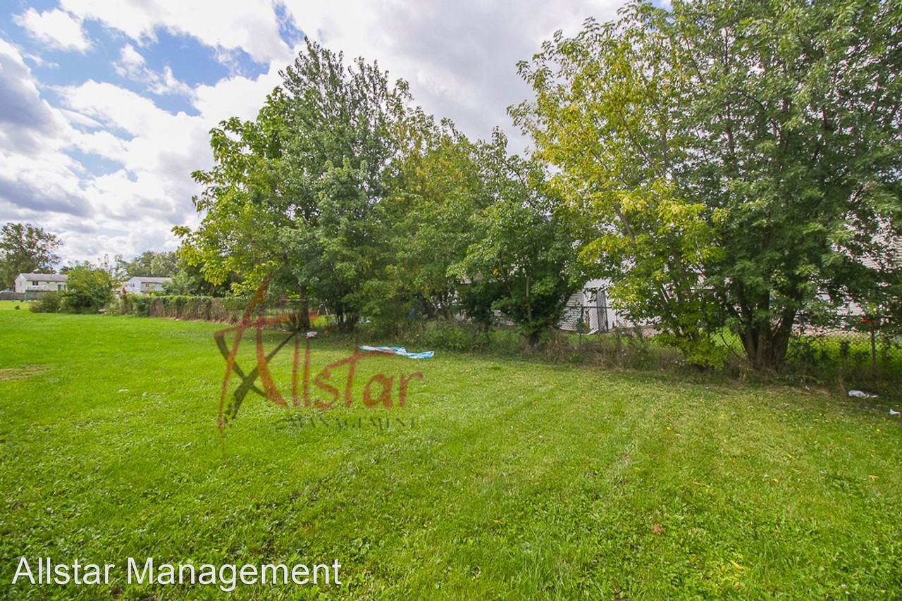 1316 Massachusetts Ave - Photo 3 of 25