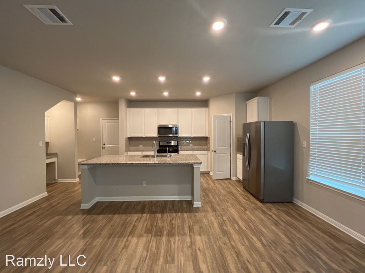 813 Lone Peak St - Photo 3 of 10