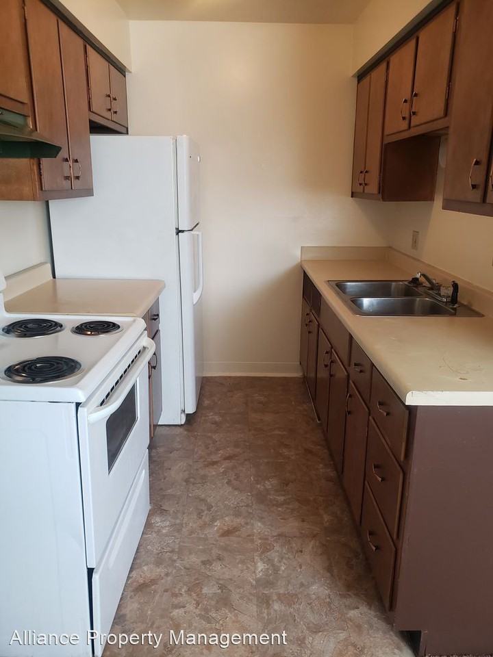 3139 Vance Ave - Photo 3 of 7