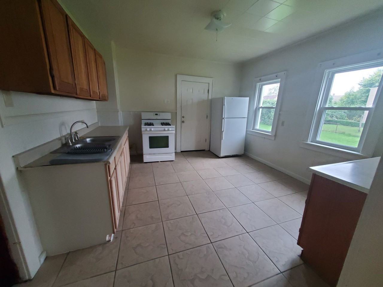 447 E 13th St - Photo 3 of 7