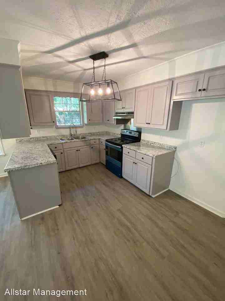 112 Smoke Hill Dr - Photo 2 of 9