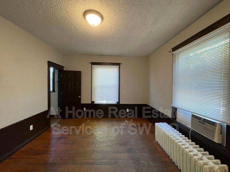 633 W State St #2B - Photo 3 of 6
