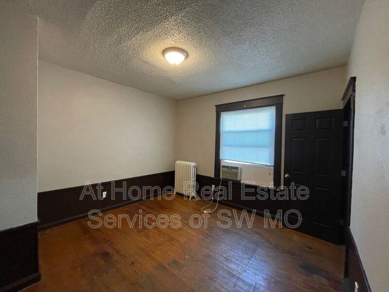 633 W State St #2B - Photo 4 of 6