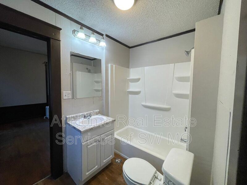 633 W State St #2B - Photo 6 of 6