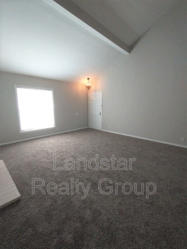 3221 Kemmons Dr #6 - Photo 4 of 34