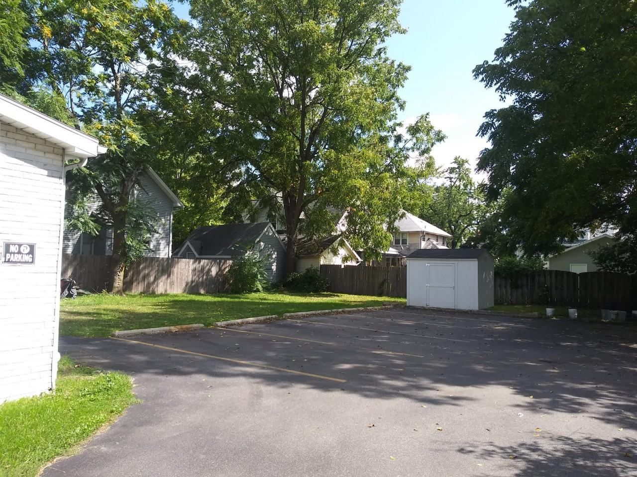 216 N Saginaw St - Photo 3 of 4