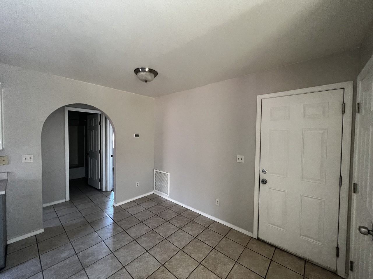 3111 N Corrine Dr - Photo 2 of 9