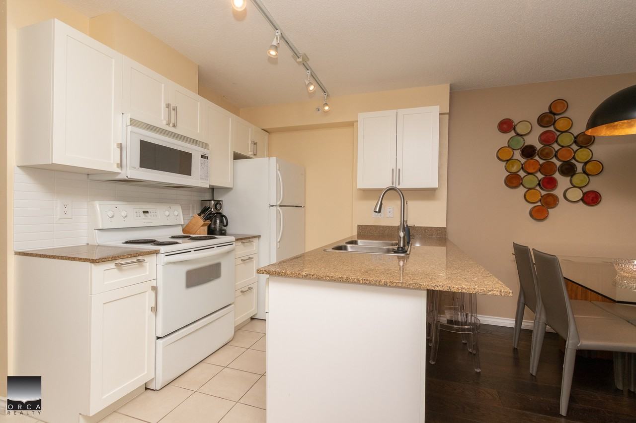938 Apartment Building - Photo 2 of 18