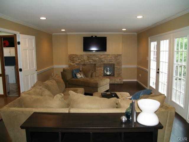 4960 Meadow Ln - Photo 3 of 19