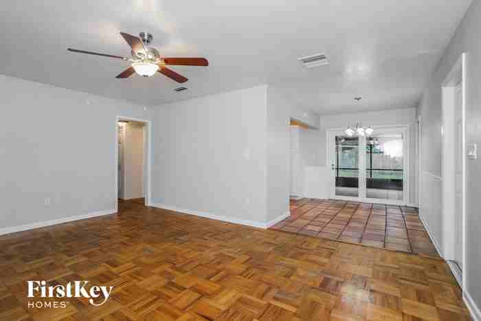 2854 Euston Rd - Photo 3 of 15