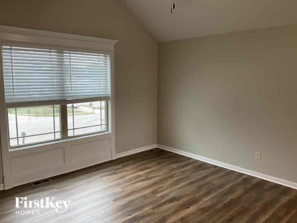 723 E 13th Ct - Photo 2 of 10