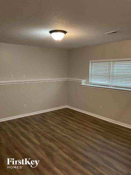 723 E 13th Ct - Photo 3 of 10