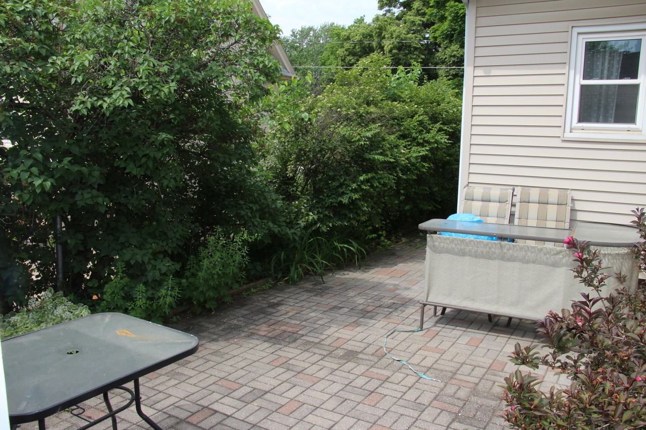 1829 46th St - Photo 3 of 18