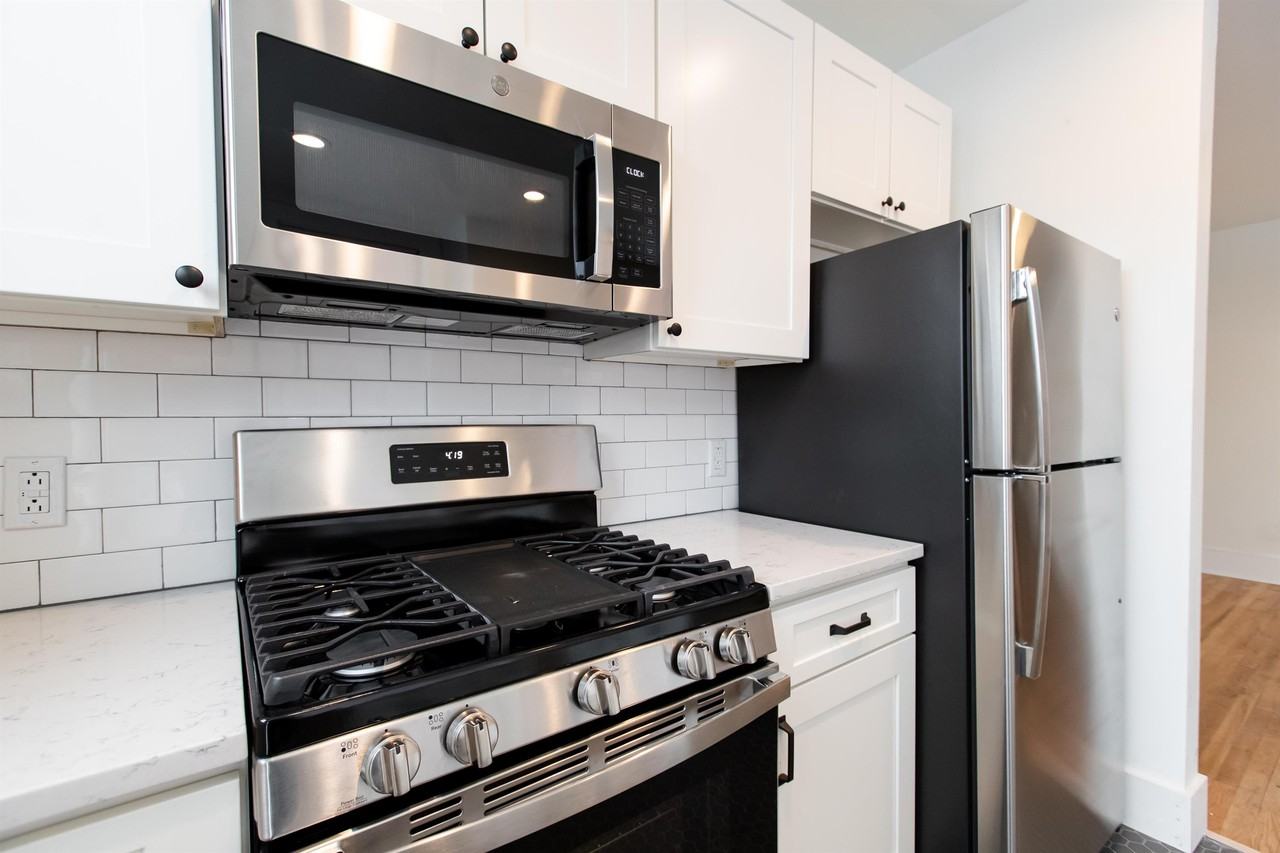 226 1/2 45th St #226-5-2 - Photo 3 of 18