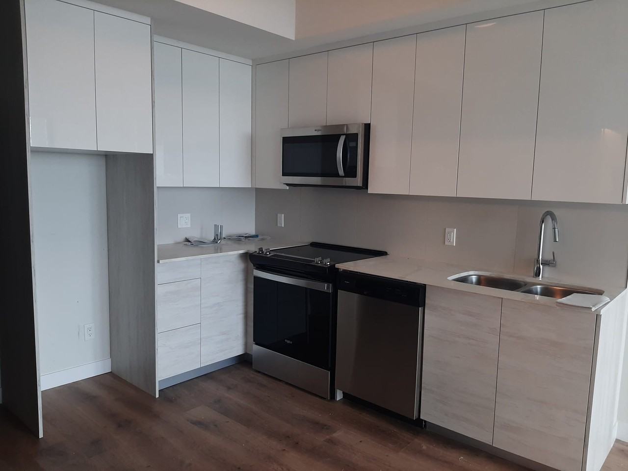 32 Duke Street East #2910 - Photo 2 of 9