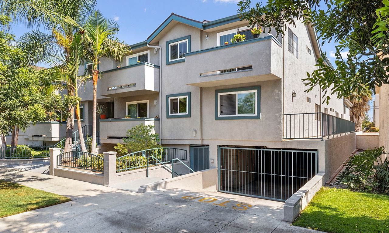 Elmwood Gardens - Photo 2 of 6