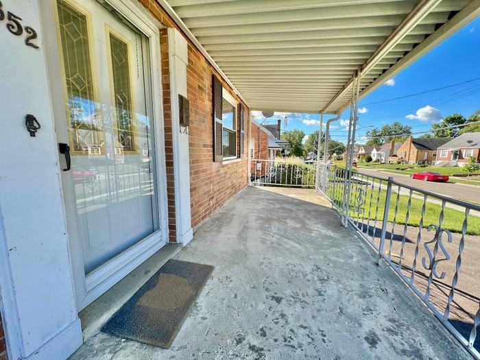 8352 Lyness Dr Cincinnati Oh 45239-4239 - Photo 2 of 10