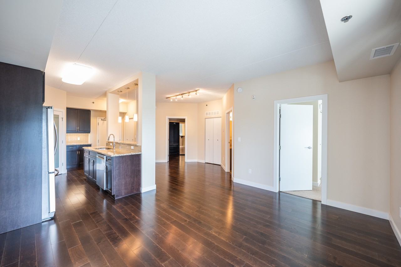 306775 Sterling Lyon Pkwy Apartments 775 Sterling Lyon Pky, Winnipeg