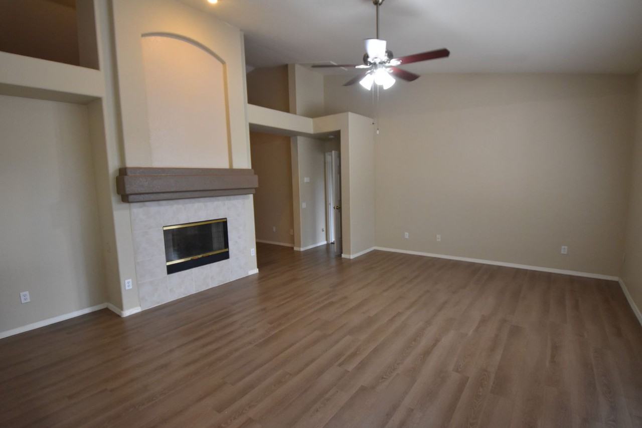 3664 E Vaughn Ave - Photo 3 of 18