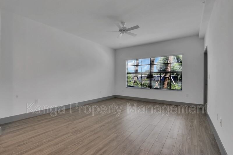 540 Ne 14th Ct #103 - Photo 4 of 11
