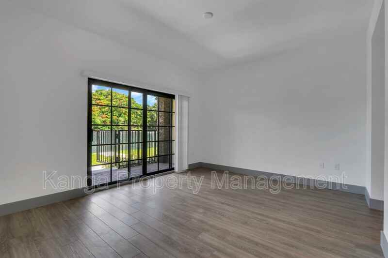 540 Ne 14th Ct #103 - Photo 5 of 11