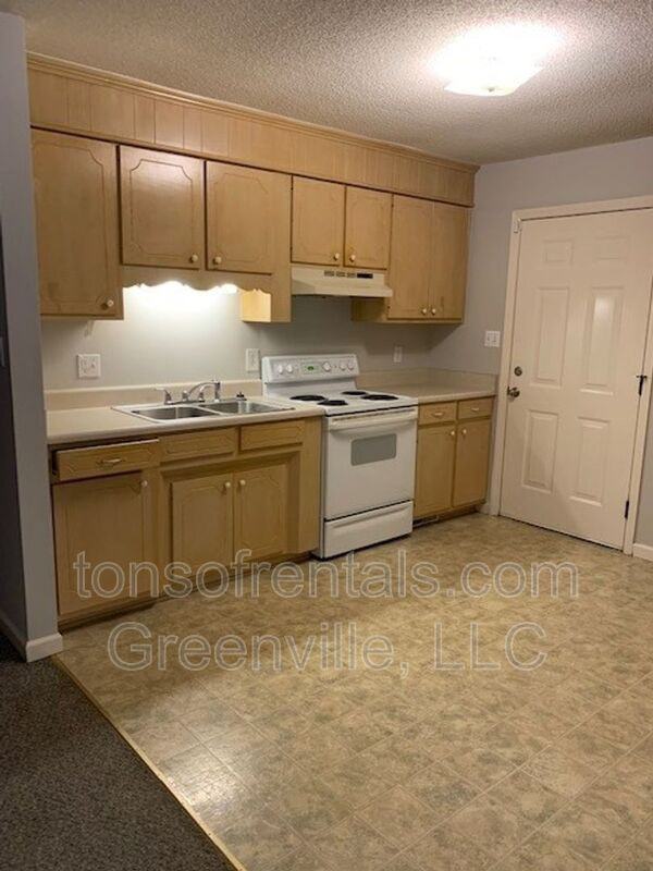 208 Church St - Photo 6 of 14