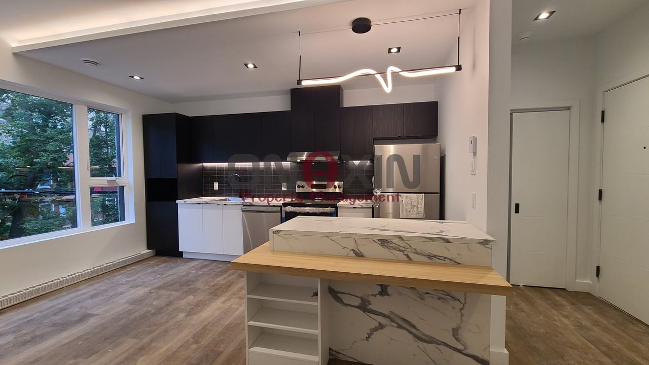 2142 Avenue Papineau #205