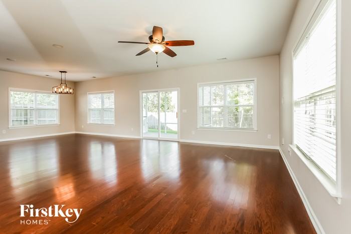 328 Drayton Place Dr - Photo 3 of 15