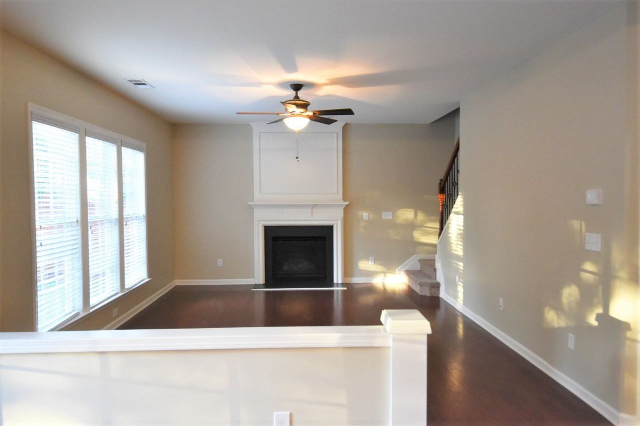 804 Poplar Ter - Photo 2 of 15