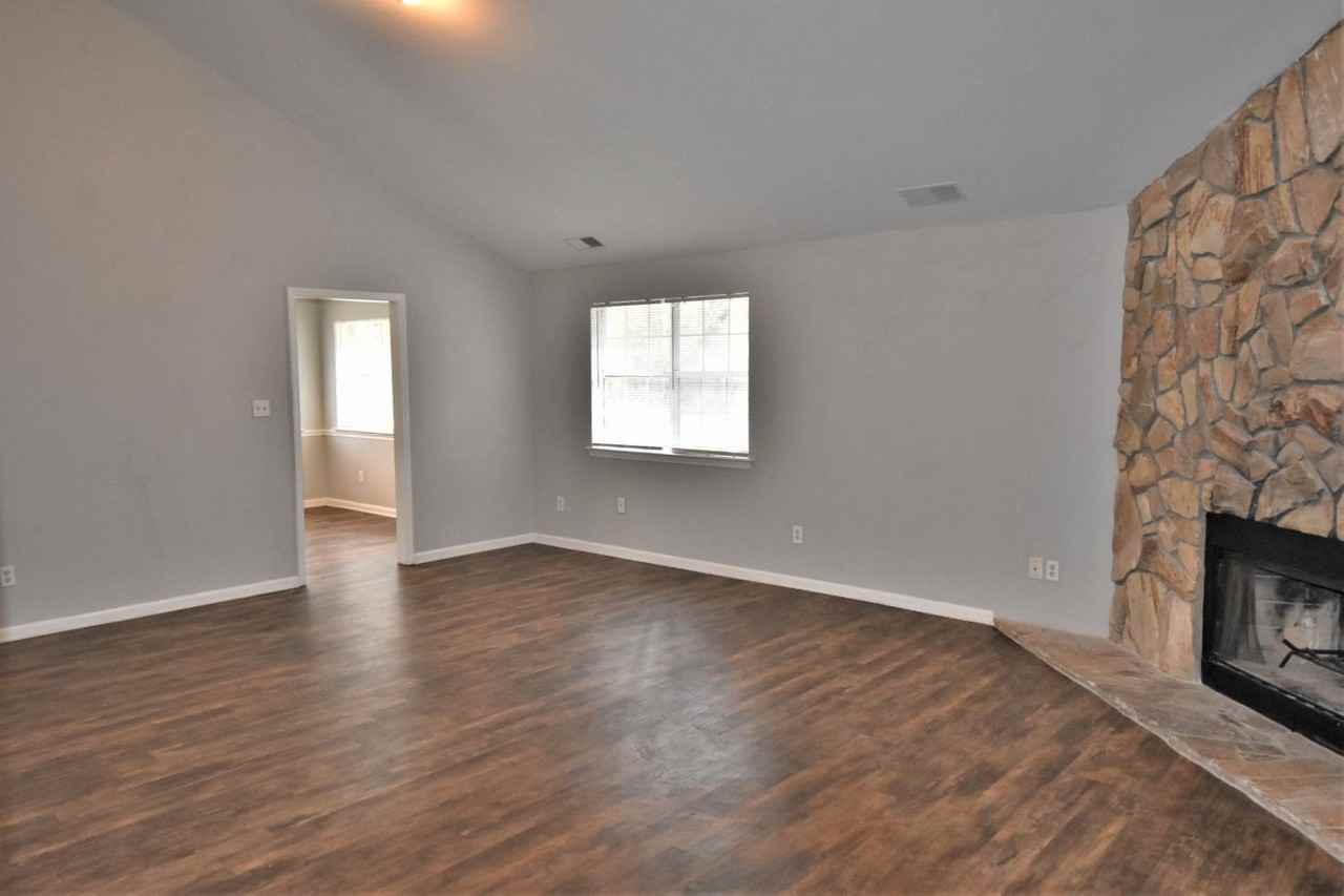 1743 Lesa Lin Dr - Photo 2 of 11
