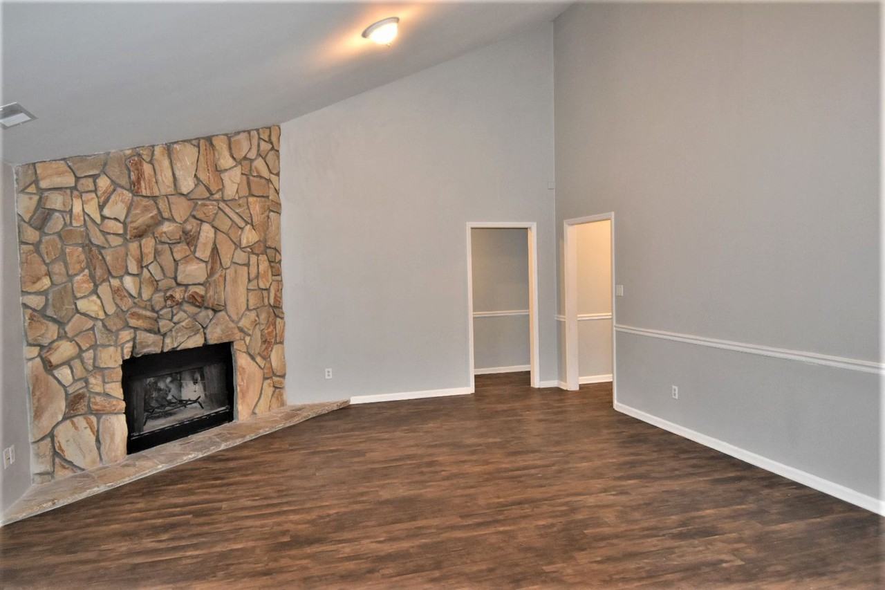 1743 Lesa Lin Dr - Photo 3 of 11