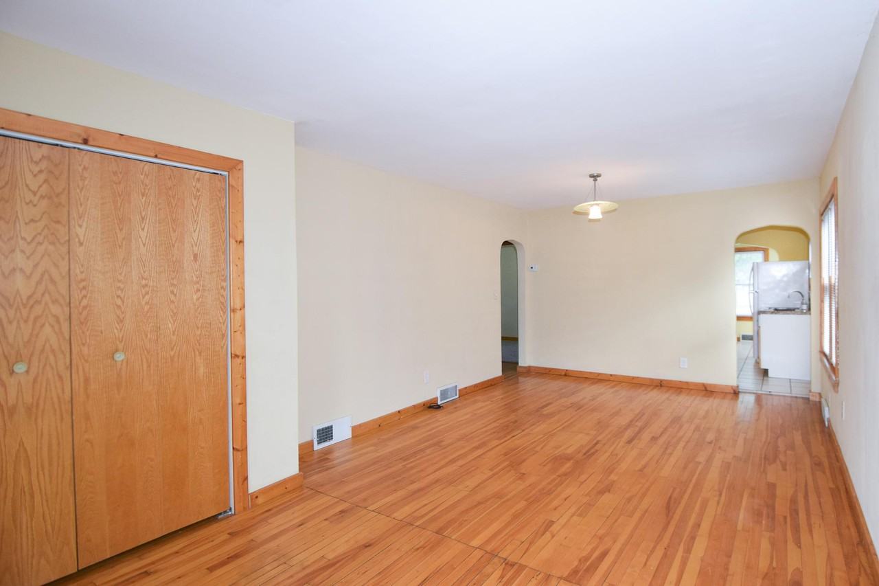 910 Aldine St #1 - Photo 4 of 19