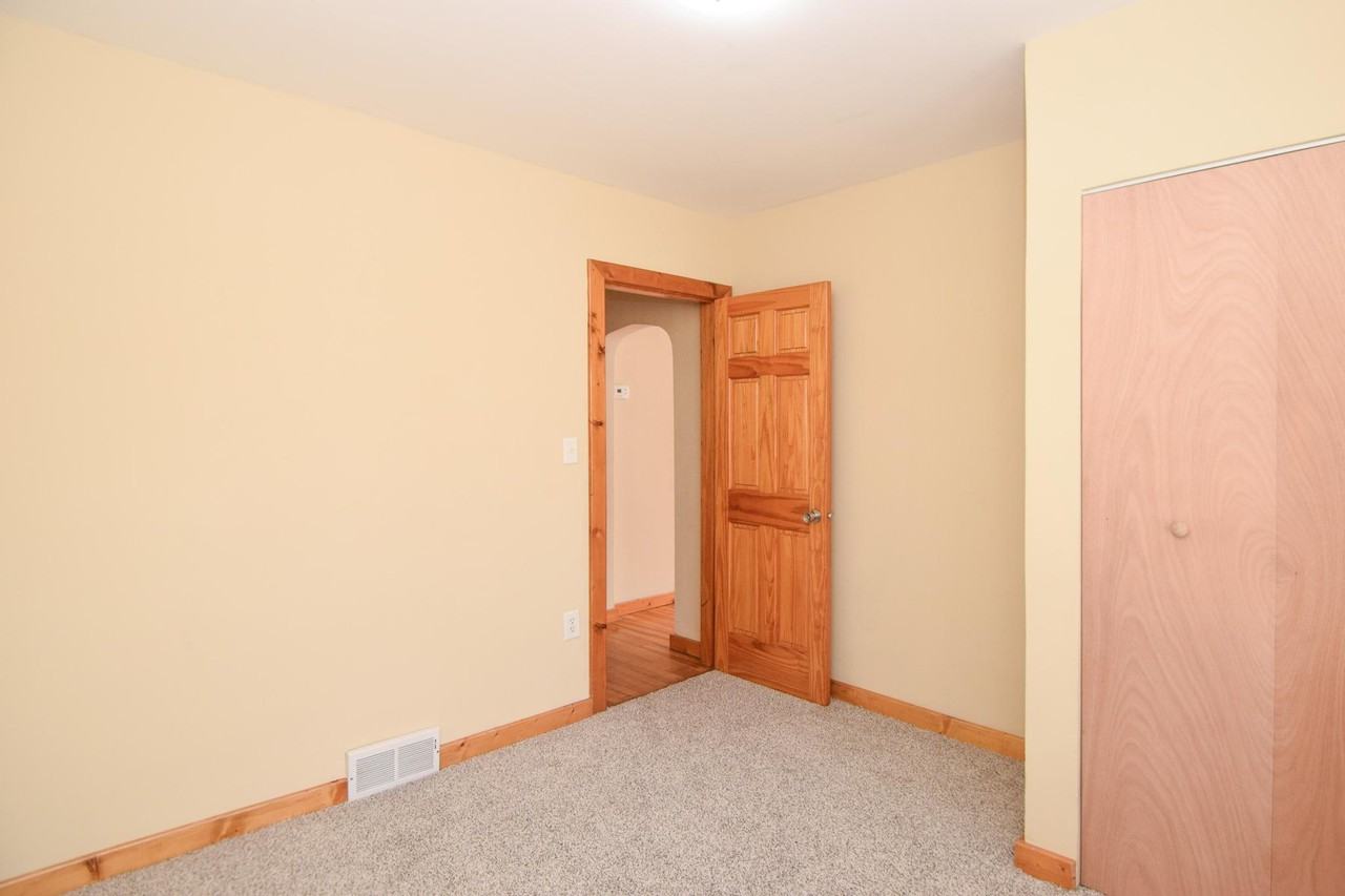 910 Aldine St #1 - Photo 6 of 19