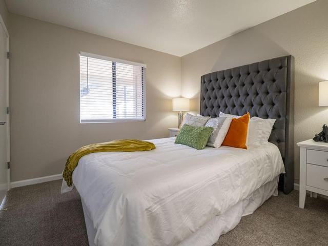 11800 Montgomery Blvd Ne - Photo 2 of 19