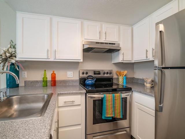 11800 Montgomery Blvd Ne - Photo 4 of 19