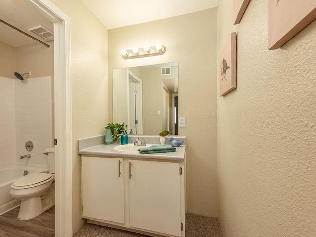 11800 Montgomery Blvd Ne - Photo 3 of 19