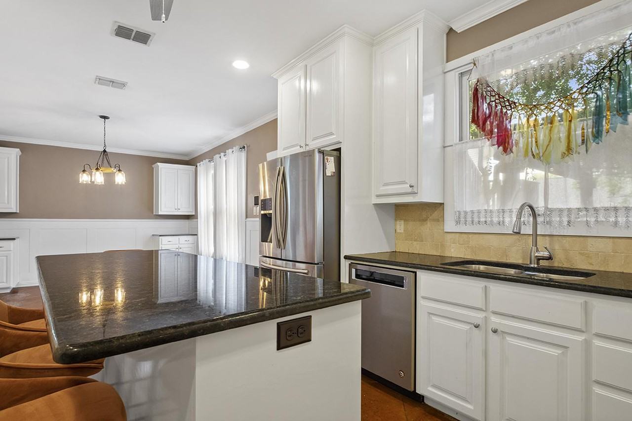 Modern four square Fort Worth home in Fairmount Historic District - Photo 7 of 30