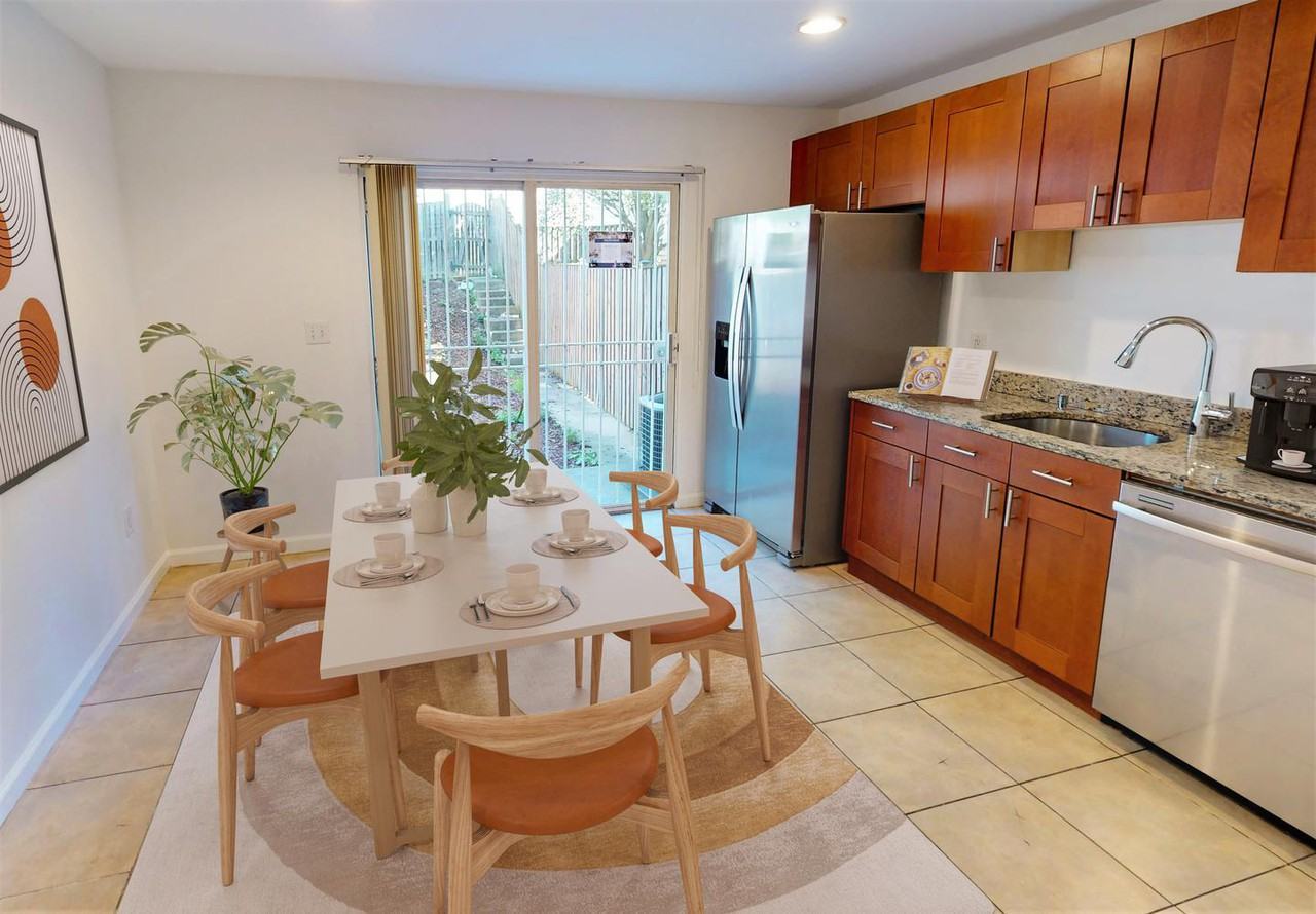 Bright Columbia Heights townhouse by dining & U Street Metro - Photo 2 of 19