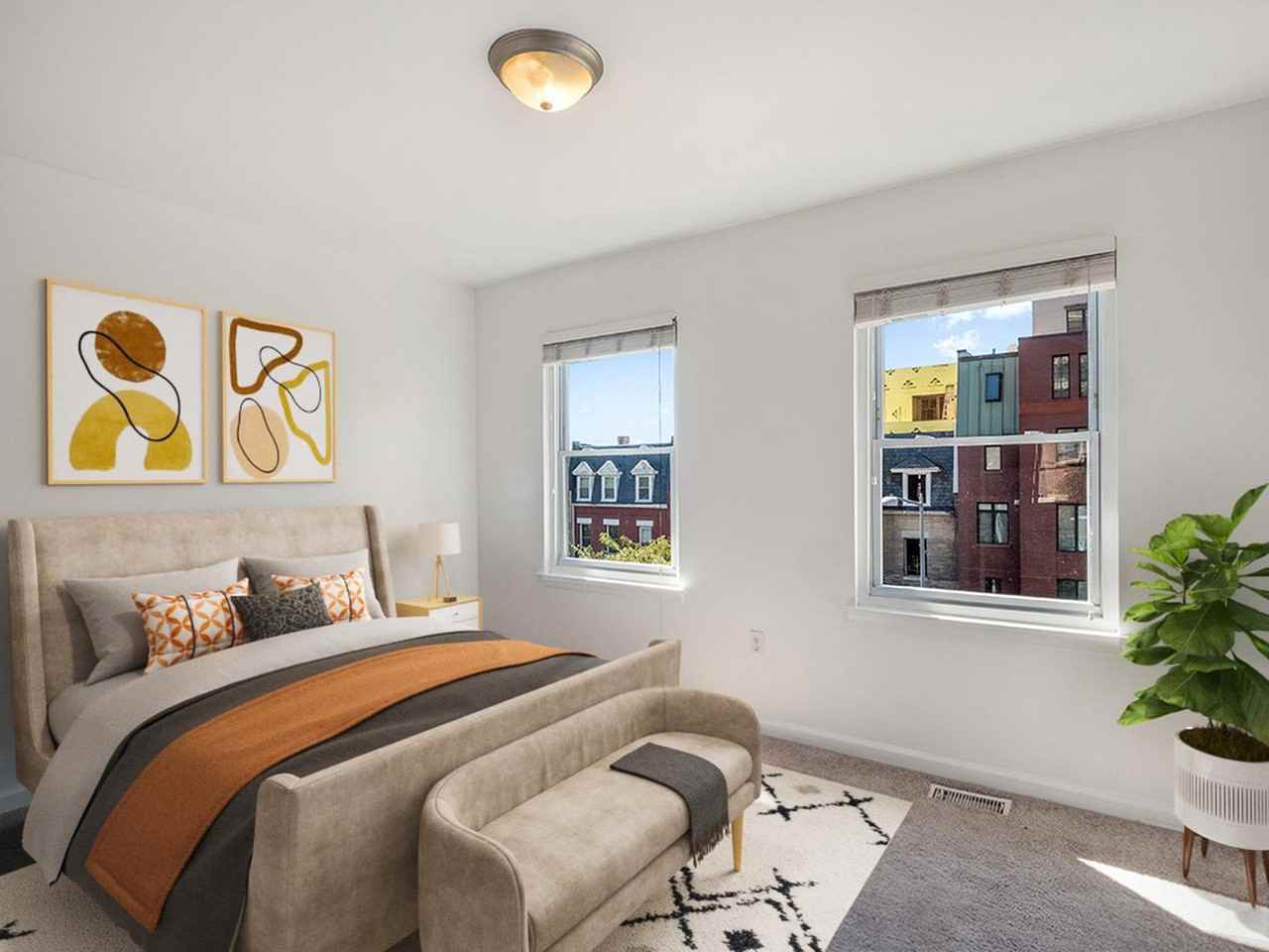 Bright Columbia Heights townhouse by dining & U Street Metro - Photo 6 of 19