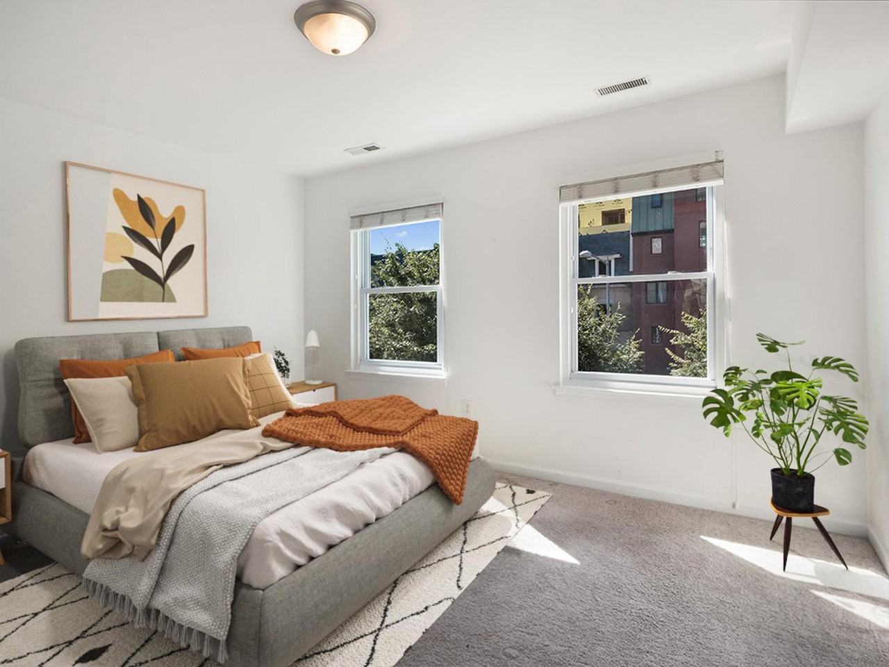 Bright Columbia Heights townhouse by dining & U Street Metro - Photo 6 of 19