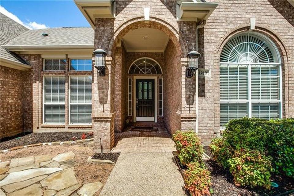 1210 Normandy Dr - Photo 2 of 21