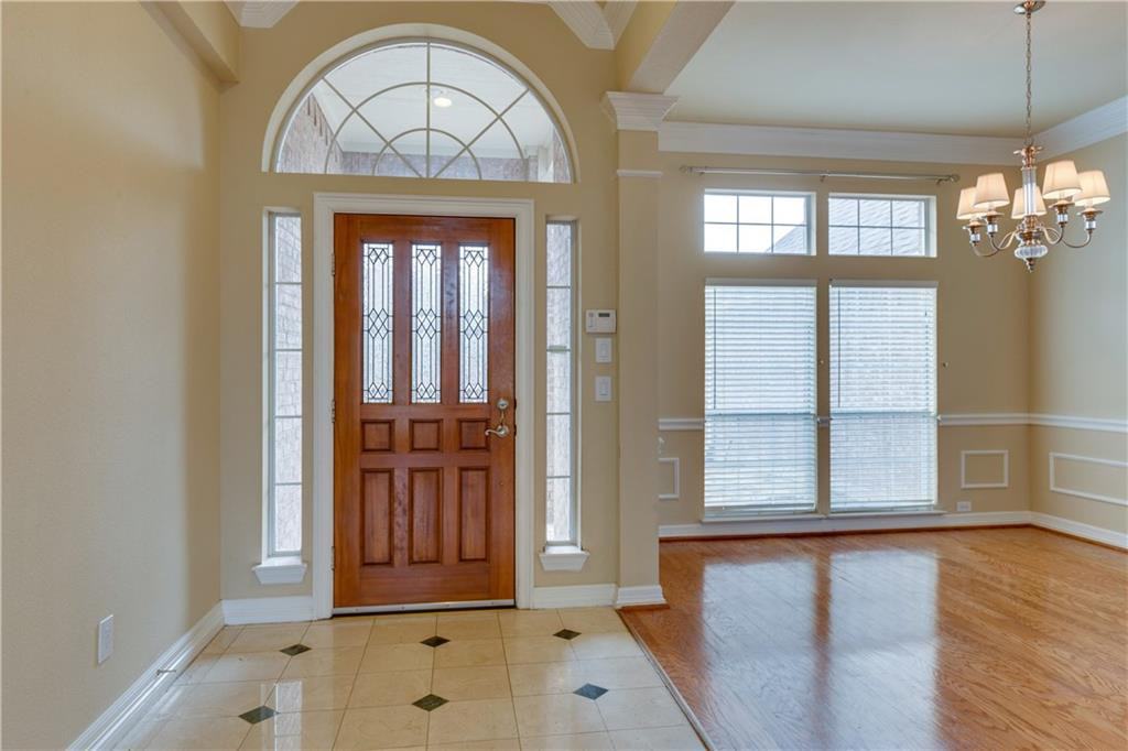 1210 Normandy Dr - Photo 3 of 21