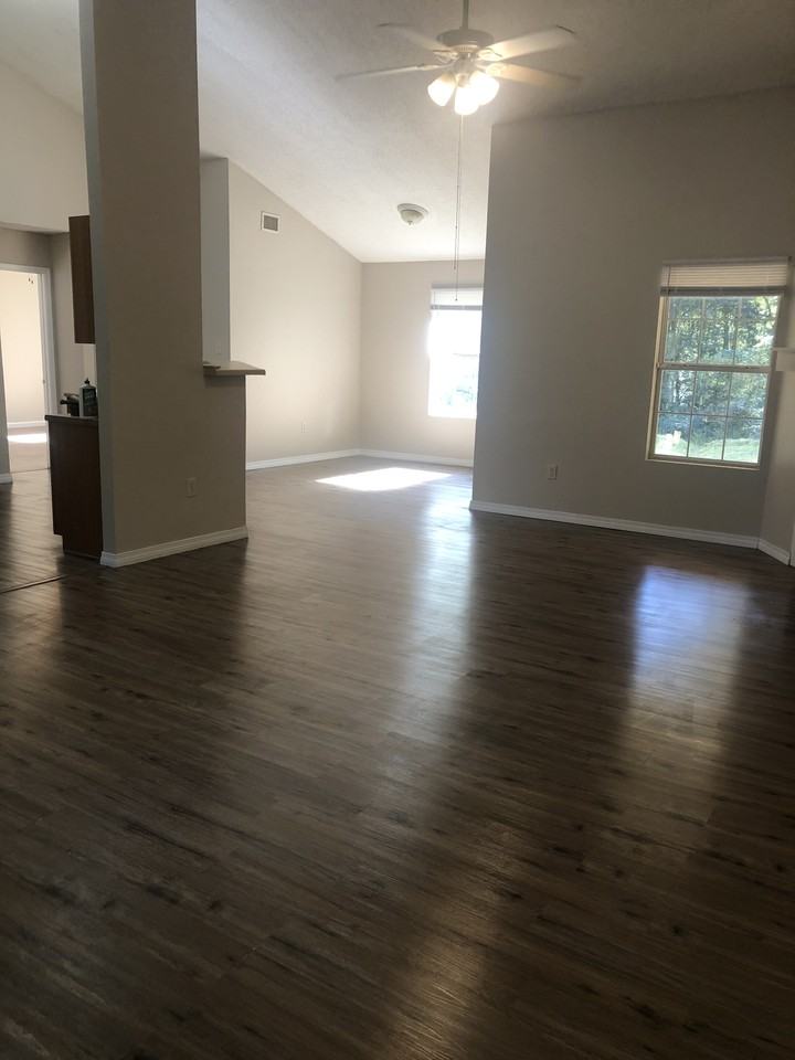 111 S Massengill St - Photo 2 of 14