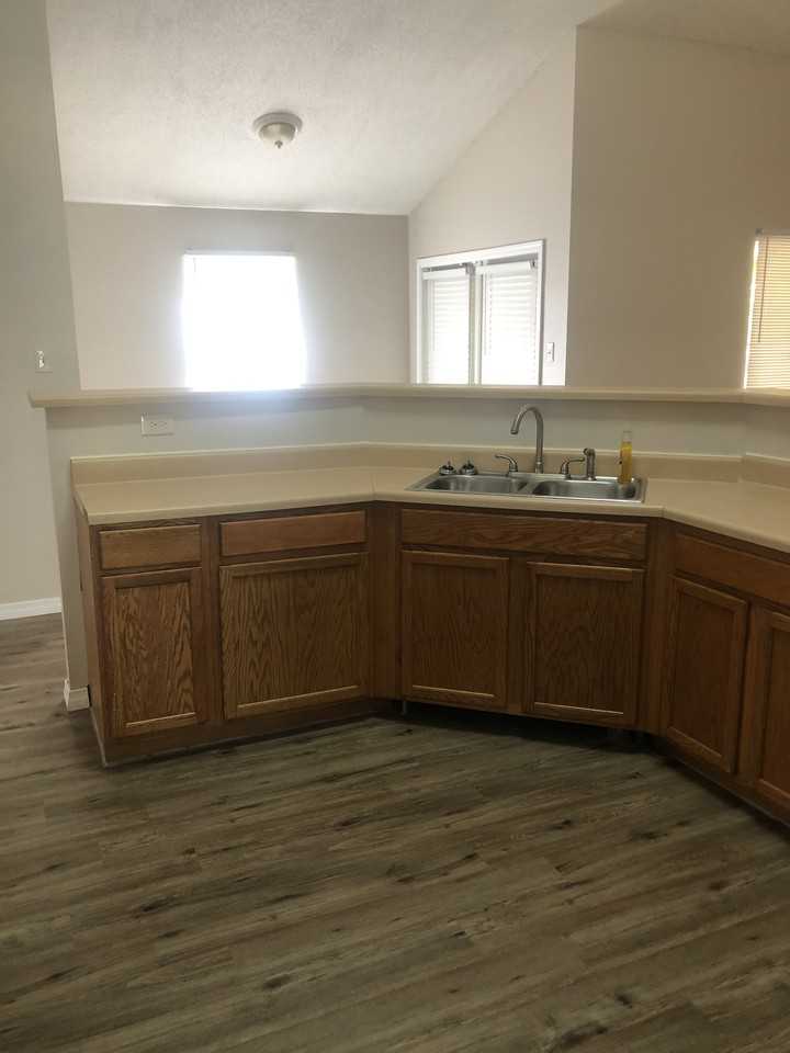 111 S Massengill St - Photo 3 of 14