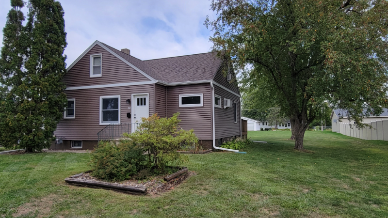 1512 Summer St - Photo 2 of 20