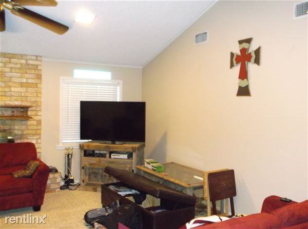 1804 Southwood Dr - Photo 2 of 10