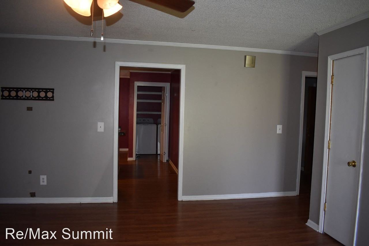 740 Marigold St - Photo 3 of 25