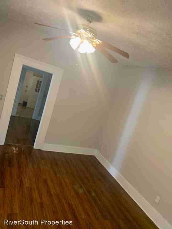 1200-1202 20th St - Photo 2 of 10