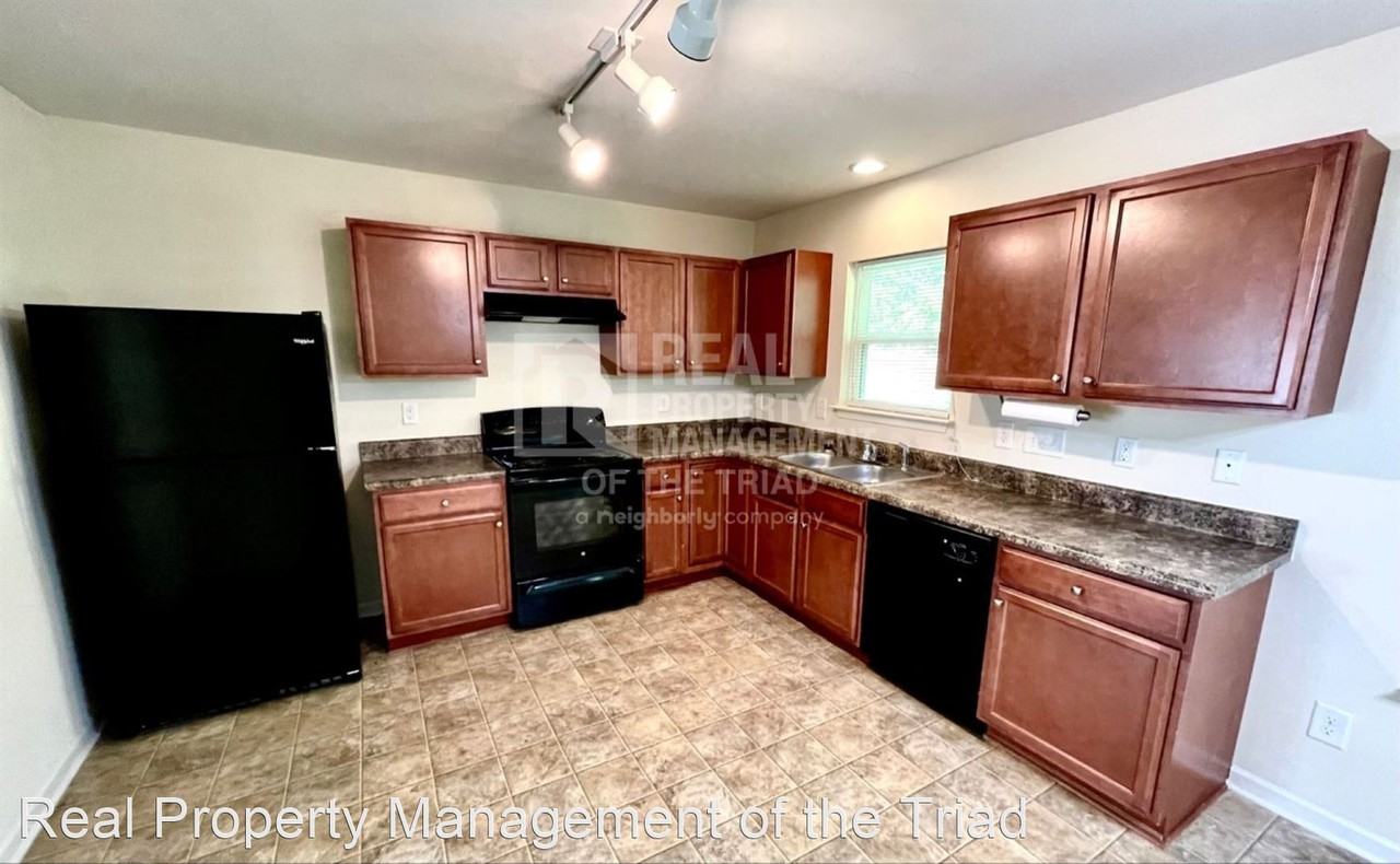 2318 Deerbrook Forest Ln - Photo 2 of 32