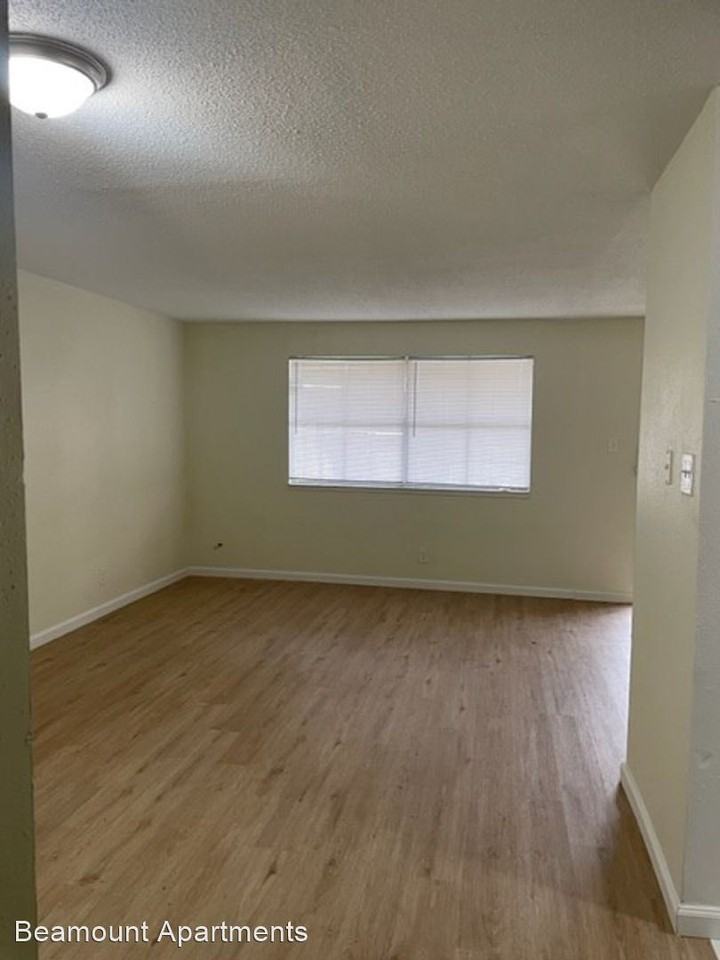 Courtyard Estates - Photo 2 of 9